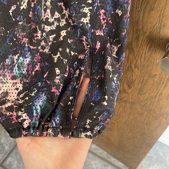 Colorful Abstract Print Lululemon Cropped Jogger Pants - Picture 4 of 5